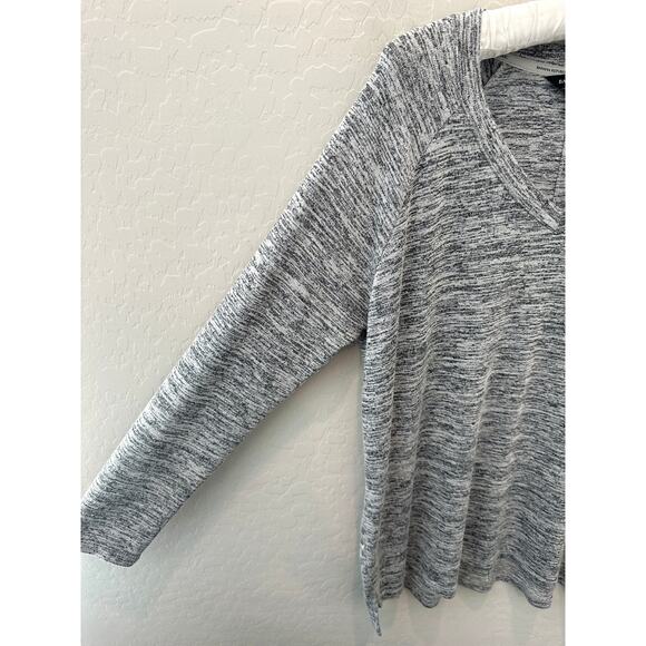 BANANA REPUBLIC | Gray Space Dye V-Neck Soft Long Sleeve Top  | Size Large - Picture 3 of 7